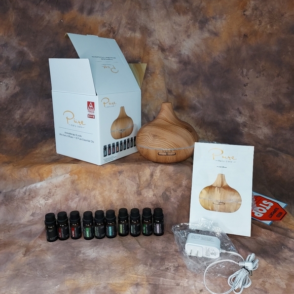 Pure Daily Care Aromatherapy Diffuser Woodgrain LED Light with 10 Essential Oils - Picture 2 of 13